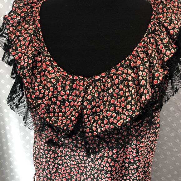 Feminine Rose Blouse - Picture 2 of 7